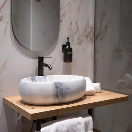 Romart Luxury Bed and breakfast 4*